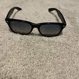 Men’s Black Ray-bans